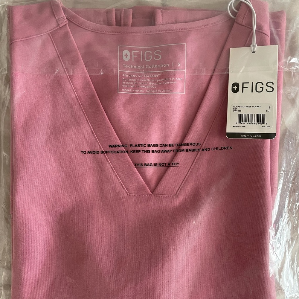 Figs chalk pink casma top